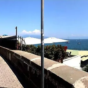 the-lucky-house-on-the-beach.hotels-amalfi.com/